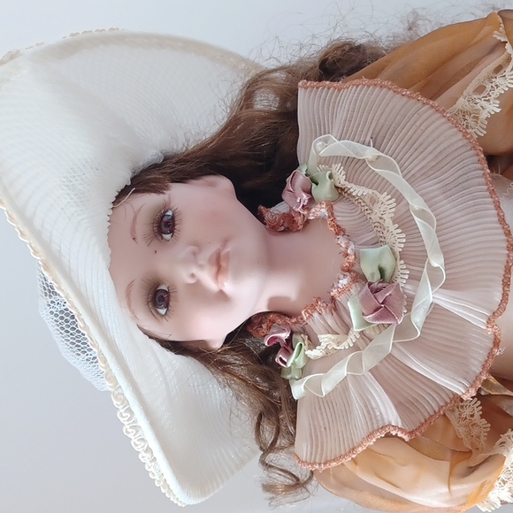 Samantha Collection by Samatha Medici Special Edition Porcelain Doll series2005 - Picture 2 of 11